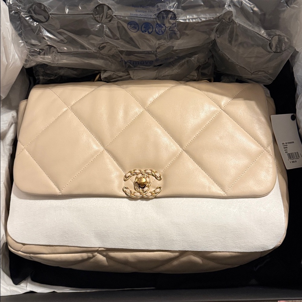 CHANEL 19 Beige Maxi flap